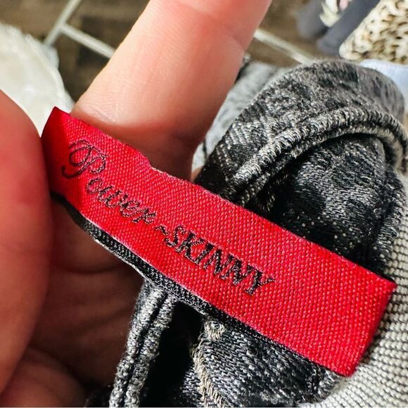 Guess Power Skinny Gray Animal Print Jeans Size 31 - Picture 5 of 5